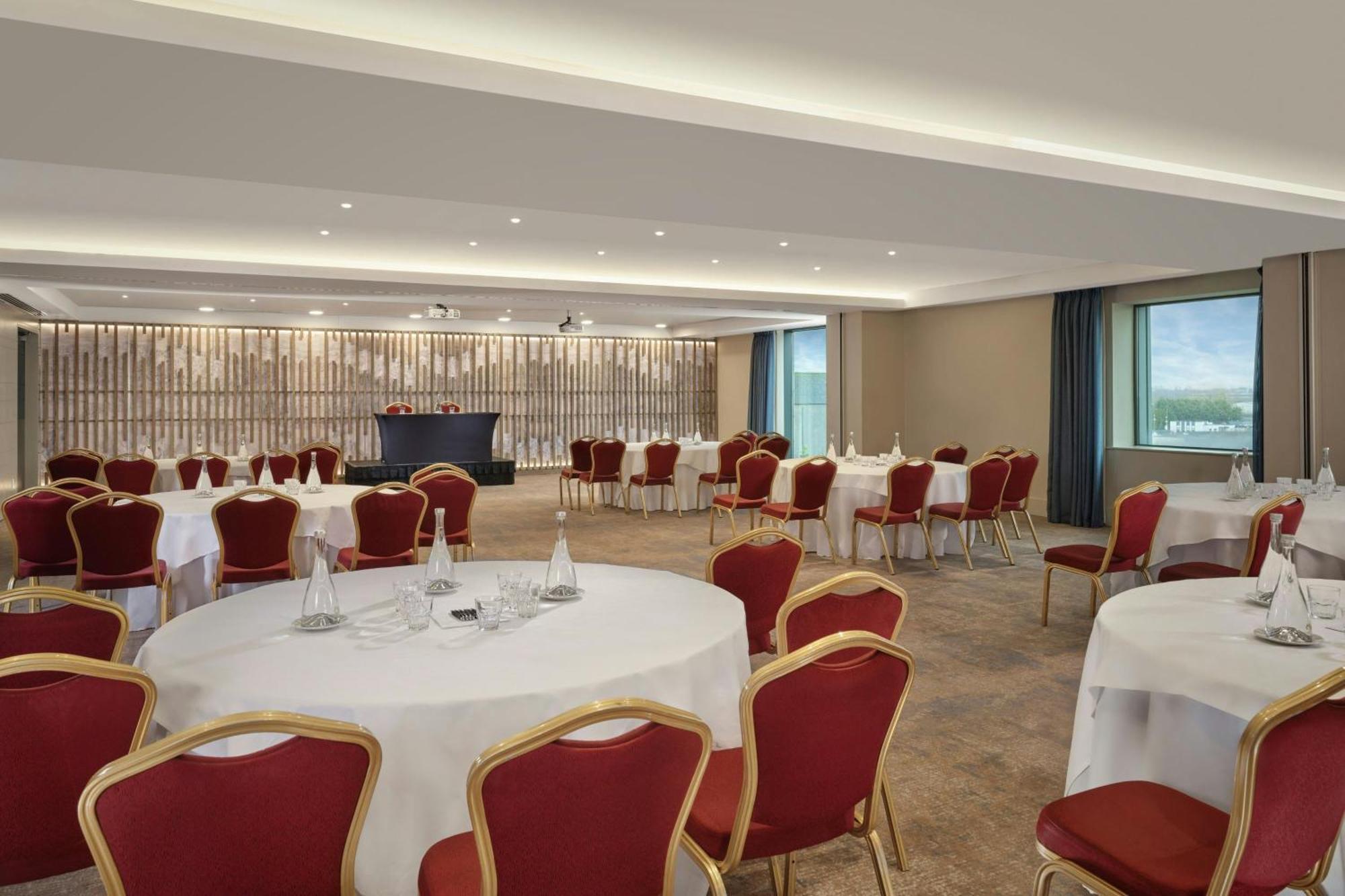 Sheraton Athlone Hotel Eksteriør billede
