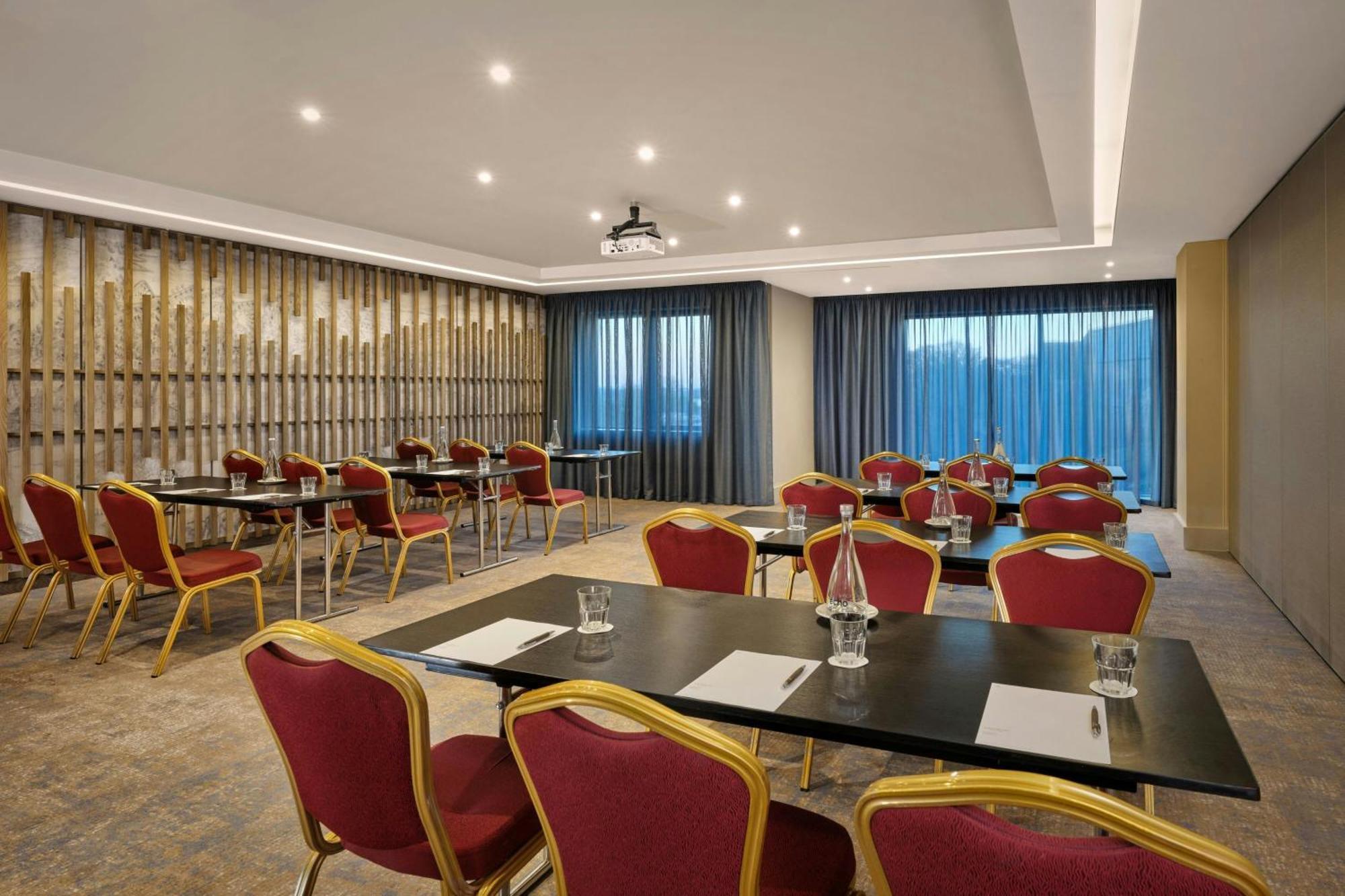 Sheraton Athlone Hotel Eksteriør billede